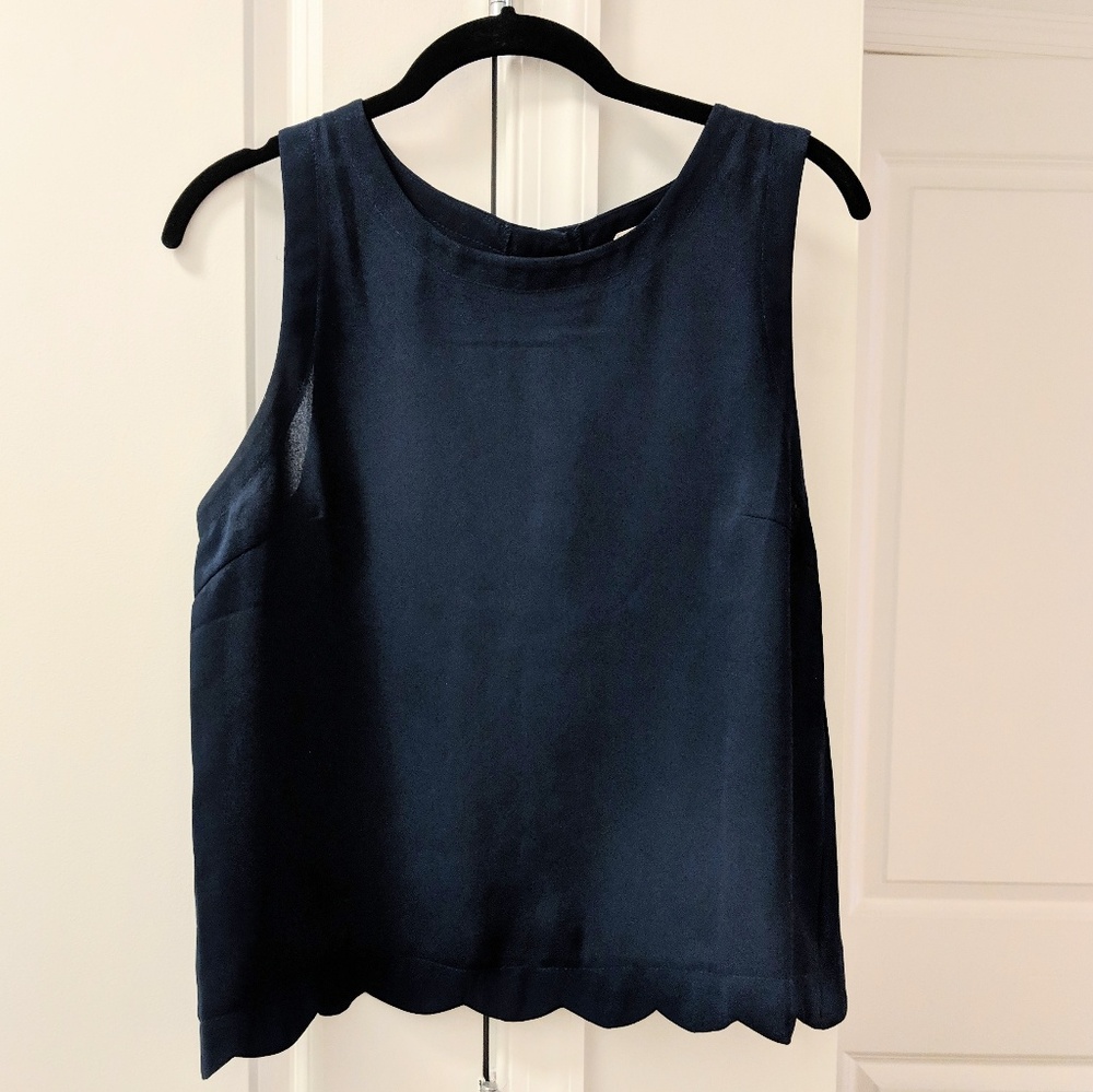 EUC Tobi - Scallop Top W/ Cool Back - Picture 2 of 7